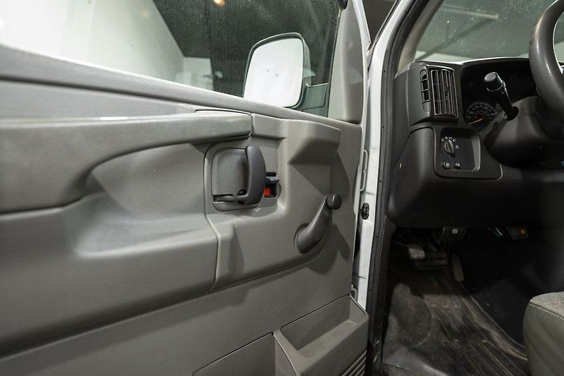 GMC Savana 4.8 V8 Vortec 208 kW - fotka 17 z 32