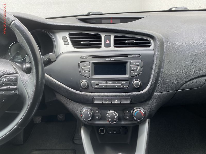 Kia Ceed (2013) 1.4i, ČR, TZ, tempomat - fotka 12 z 13