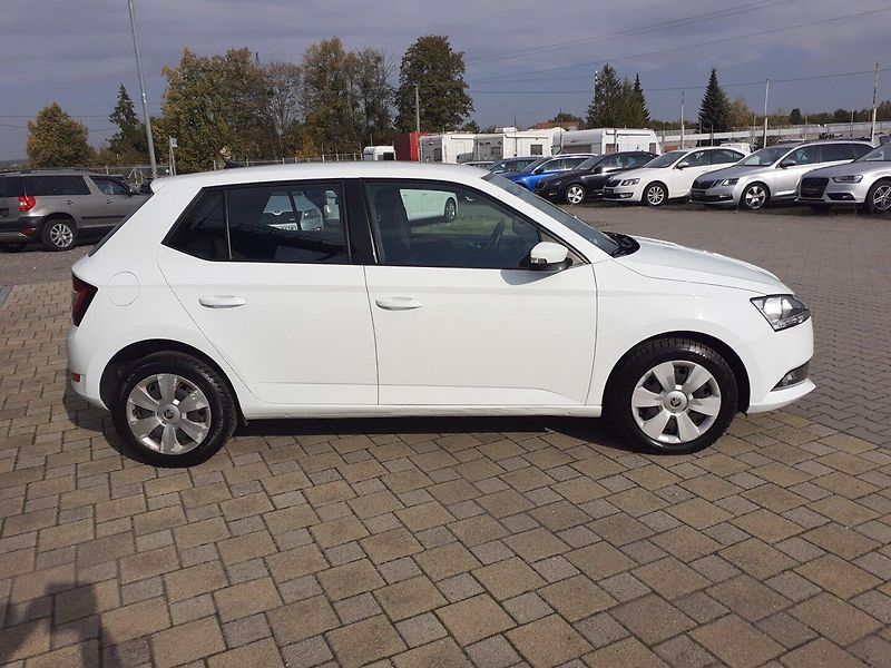 Škoda Fabia (2019) 1.0 MPI 55 Kw - fotka 3 z 33
