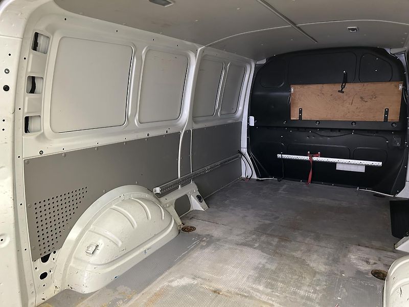 Volkswagen Transporter 2.0 TDI Long - fotka 15 z 22