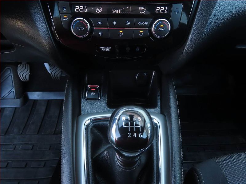 Nissan Qashqai (2016) 1.2 DIG-T, Serv.kniha, Navi - fotka 15 z 19