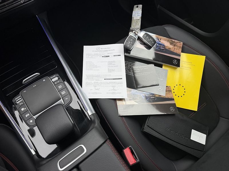 Mercedes-Benz GLB 200D AMG LINE automat závěs  - fotka 17 z 23