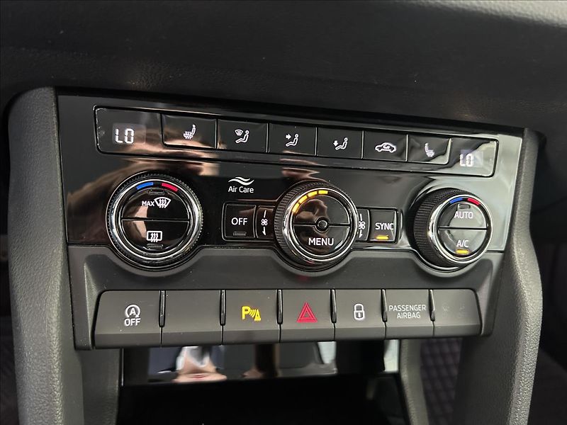Škoda Karoq 1,0   TSI 81kW,STYLE,ACC - fotka 20 z 27