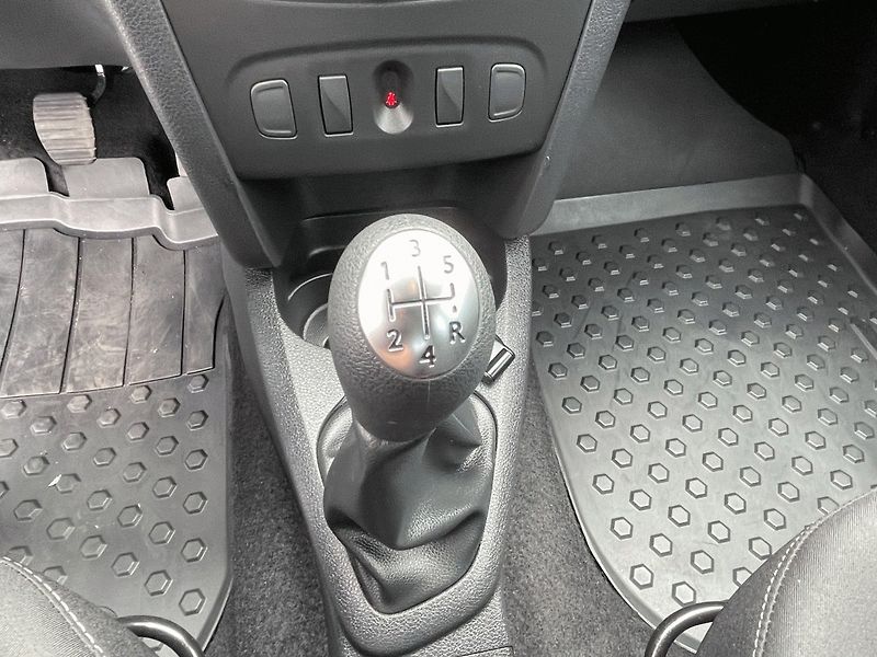 Dacia Sandero (2020) 1.0 TCe,54kW,Klima,ČR - fotka 17 z 28