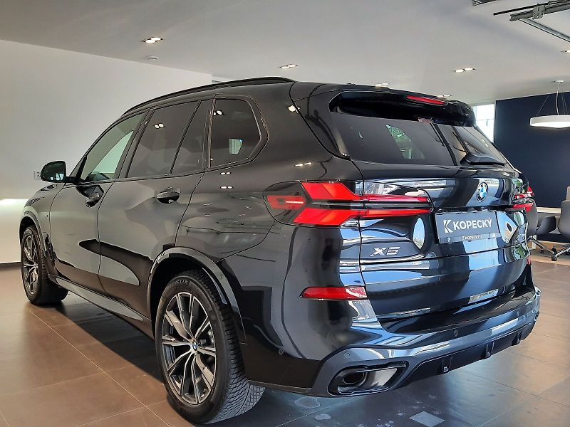 BMW X5 (2024) xDrive 30d M Sport - fotka 4 z 17