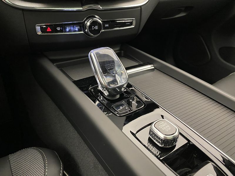 Volvo XC60 T8 AWD RECHARGE BLACK EDITION - fotka 27 z 61