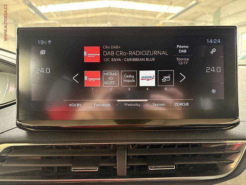 Peugeot 5008 (2021) 1.5 HDI, 1.maj, LED, panor. - fotka 13 z 17