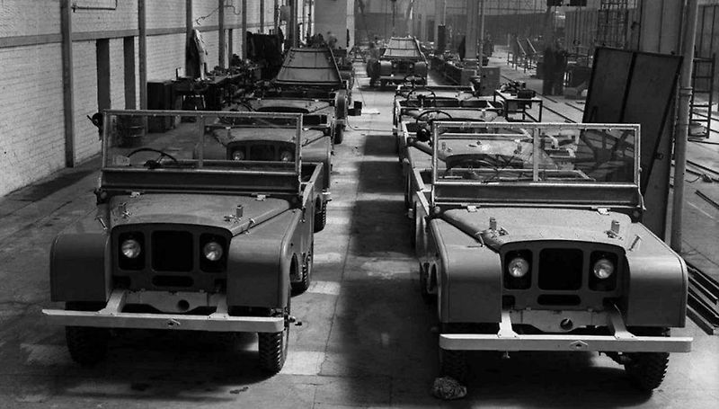 Land Rover Series 1 byl poprvé představen na autosalonu v Amsterdamu 30. dubna roku 1948.