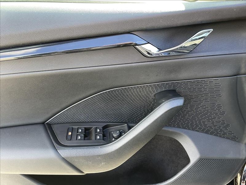 Škoda Octavia 2,0 TDi 110kw DSG Style Nehava - fotka 27 z 39
