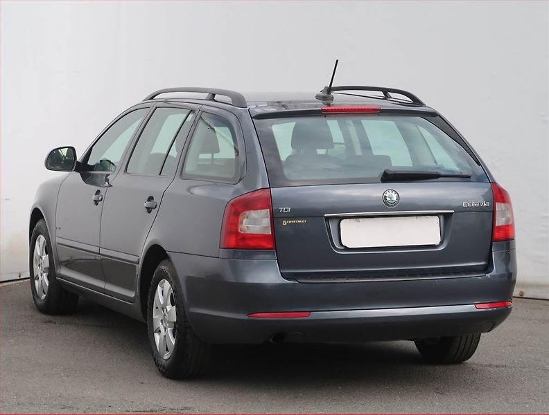 Škoda Octavia (2011) Elegance 1.6 TDI, Tempomat - fotka 4 z 18