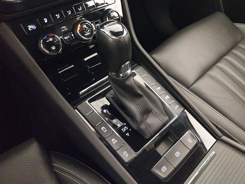 Škoda Superb (2023) Laurin&Klement 2.0 TDI - fotka 13 z 22