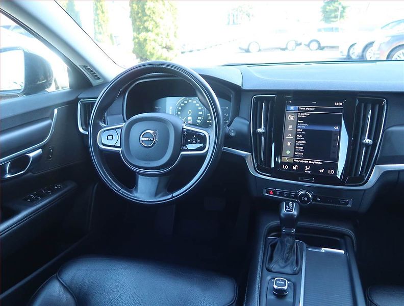 Volvo V90 (2017) D3, Automat, Serv.kniha, Kůže - fotka 7 z 15