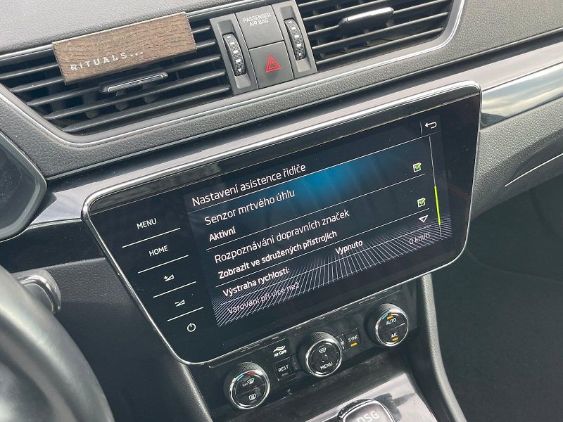 Škoda Superb (2018) 2.0 TDI / 140 kW DSG 4x4 L&K - fotka 25 z 30