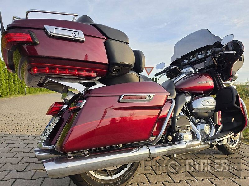 Harley-Davidson FLHTK Electra Glide Ultra Limited 1690 (2017) - fotka 5 z 22