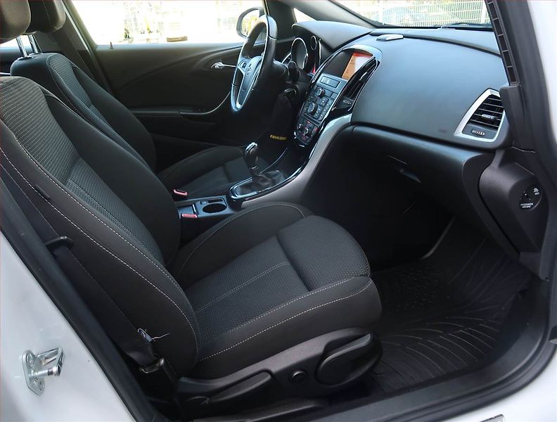 Opel Astra (2014) 1.6 CDTI, Tempomat - fotka 9 z 16