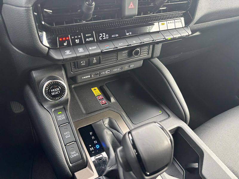 Toyota Land Cruiser 2.8 D-4D 6AT Invincible - fotka 20 z 30