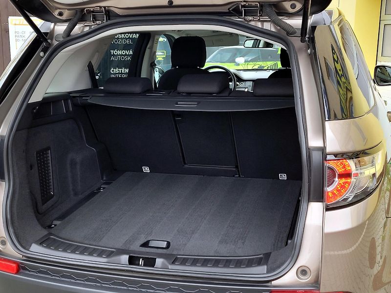 Land Rover Discovery Sport 2,0 TD4 4wd,DPH,SERVIS - fotka 12 z 48