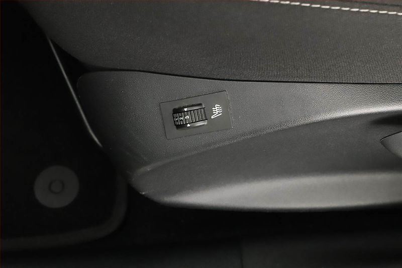 Peugeot 2008 (2017) 1.2 PureTech, Automat - fotka 15 z 16
