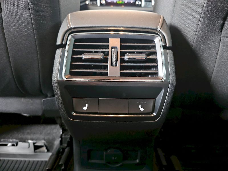 Škoda Karoq (2024) 1.5TSi 110kW AMBITION PLUS - fotka 31 z 35
