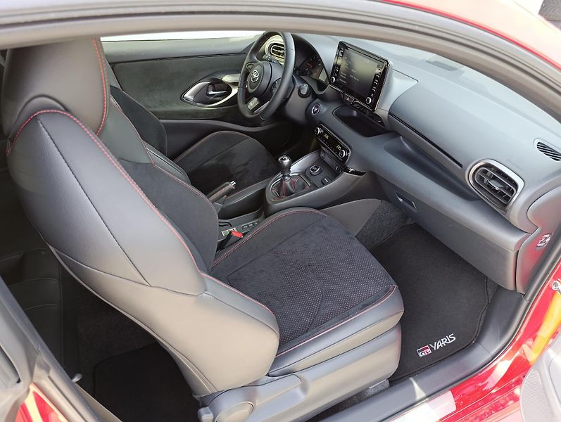 Toyota GR Yaris 1.6 TURBO DYNAMIC SPORT  - fotka 16 z 30