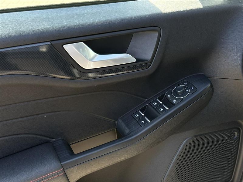 Ford Kuga 2,5 HEV 140kW ST-Line - fotka 14 z 25