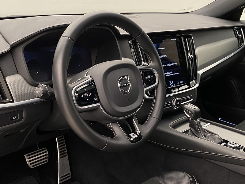 Volvo V90 D4 R-DESIGN AUT  - fotka 19 z 48