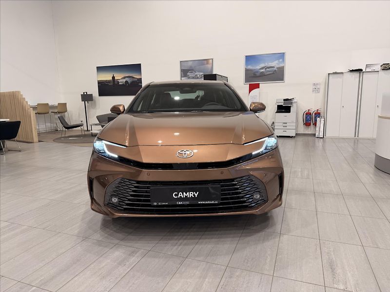 Toyota Camry (2025) 2,5 Hybrid 230k - Prestige - fotka 2 z 12