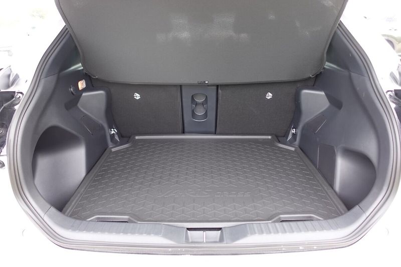Toyota Yaris Cross 1,5 HEV Executive Tech VIP - fotka 14 z 36