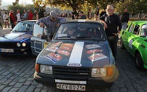 Rallye Prague Revival má tradici. Tak to vypadalo před třemi lety na startu.