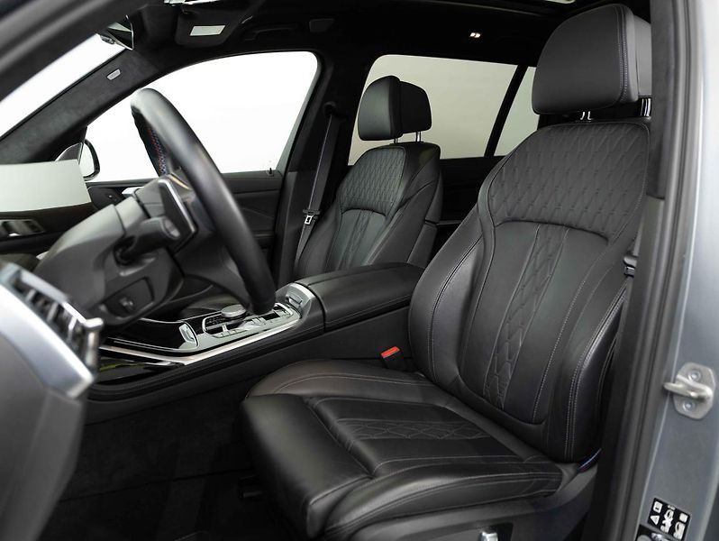 BMW X7 M60i xDrive - fotka 18 z 22