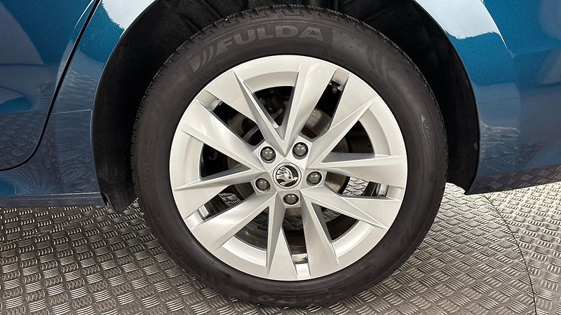 Škoda Octavia 2.0 TDI DSG Style Combi - fotka 19 z 25