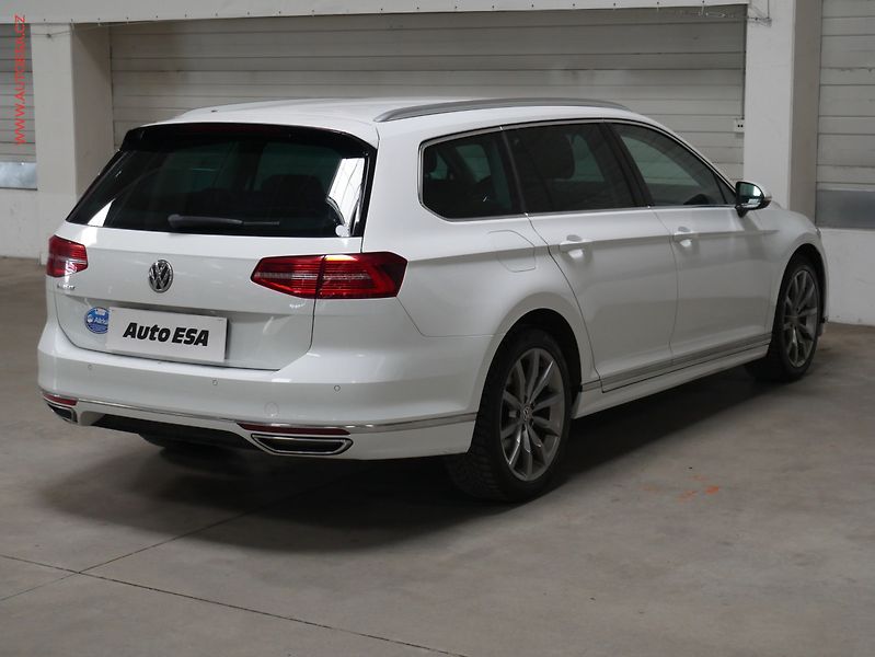 Volkswagen Passat (2018) 1.8 TSi, ČR, Comfortline - fotka 4 z 18