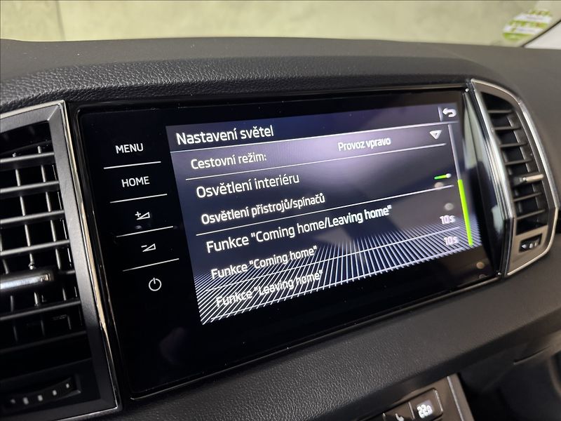 Škoda Karoq 2,0 TDi  DSG 4x4 Style Virtual - fotka 28 z 44