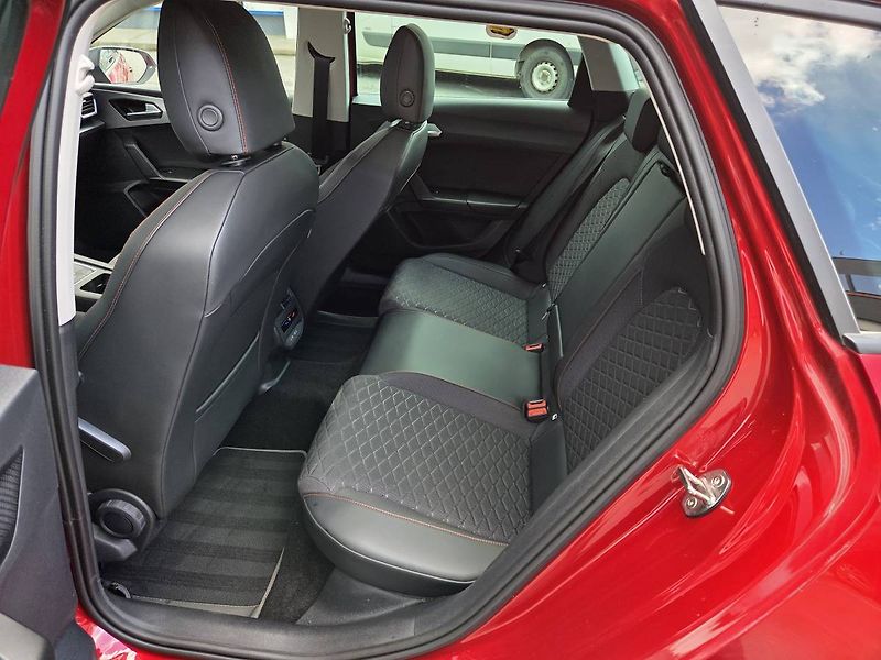 Seat Leon ST 2.0 TDI DSG FR - fotka 30 z 40