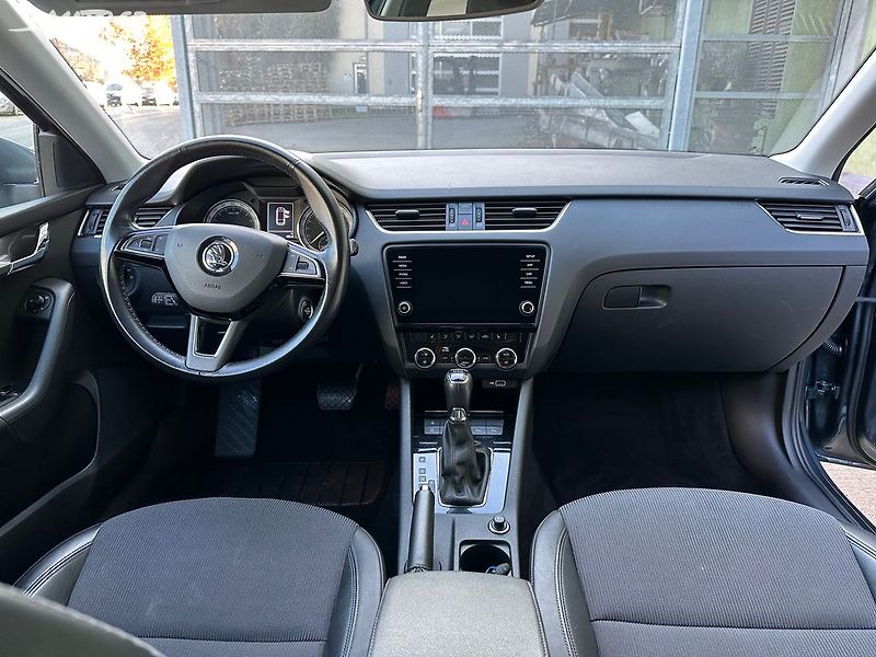 Škoda Octavia Combi 2,0 TDI Style/ odp.dph - fotka 36 z 41