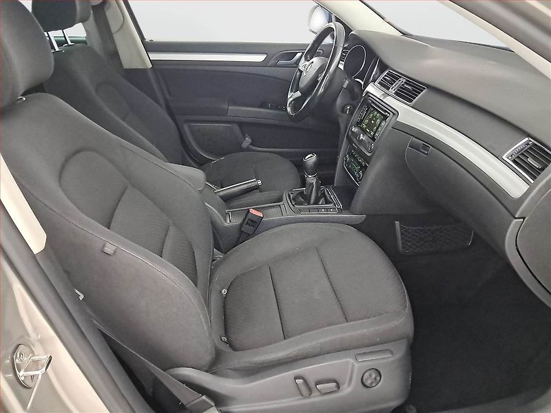 Škoda Superb (2014) Ambition 1.6 TDI, Navi - fotka 9 z 18
