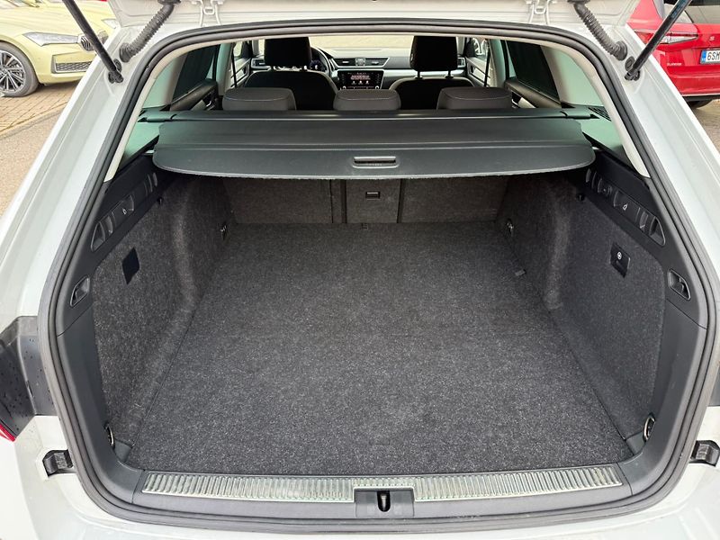 Škoda Superb Ambition 1.4 TSi 160kw Combi P - fotka 23 z 24