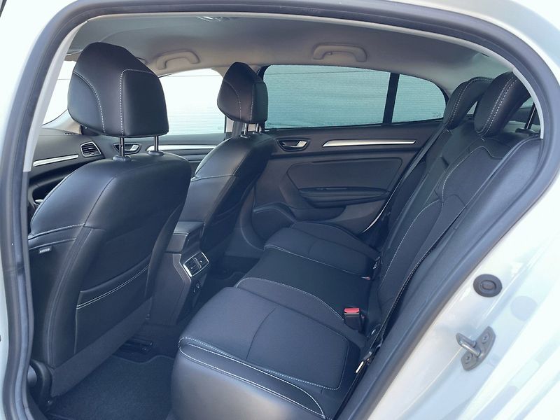Renault Mégane (2023) GrandCoupé INTENS 1,3TCe 140k - fotka 16 z 20
