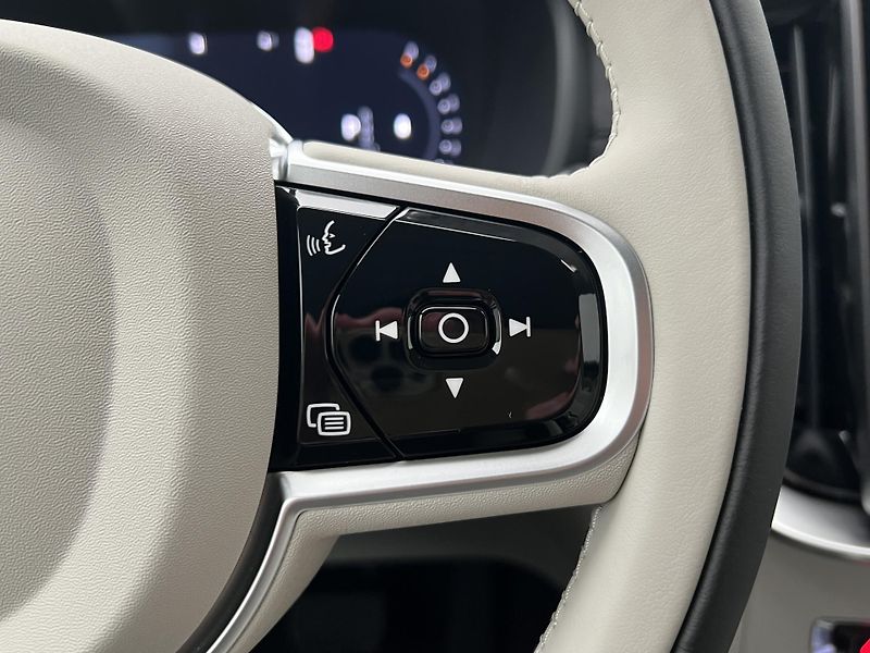 Volvo XC90 (2026) B5 AWD DARK PLUS AUT - fotka 22 z 47