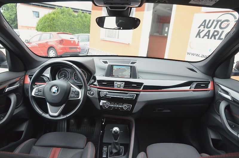 BMW X1 (2015) sDrive 18d 110kW SPORT / LED - fotka 18 z 39