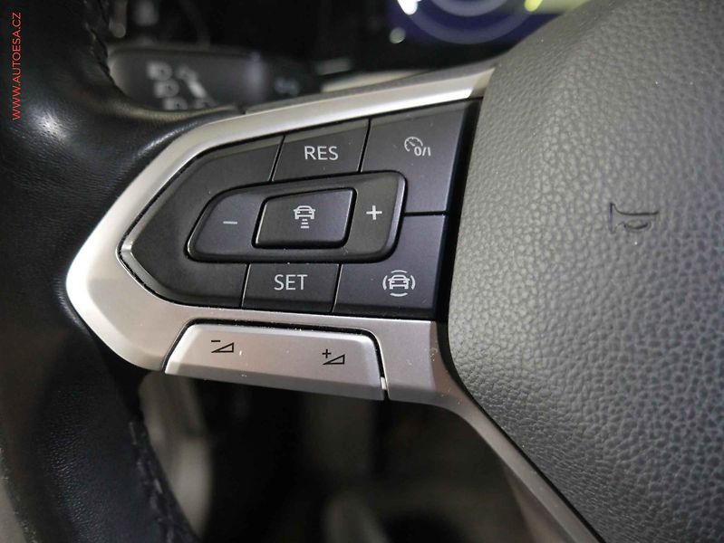 Volkswagen Golf (2020) 2.0 TDi, ČR, Life - fotka 15 z 23