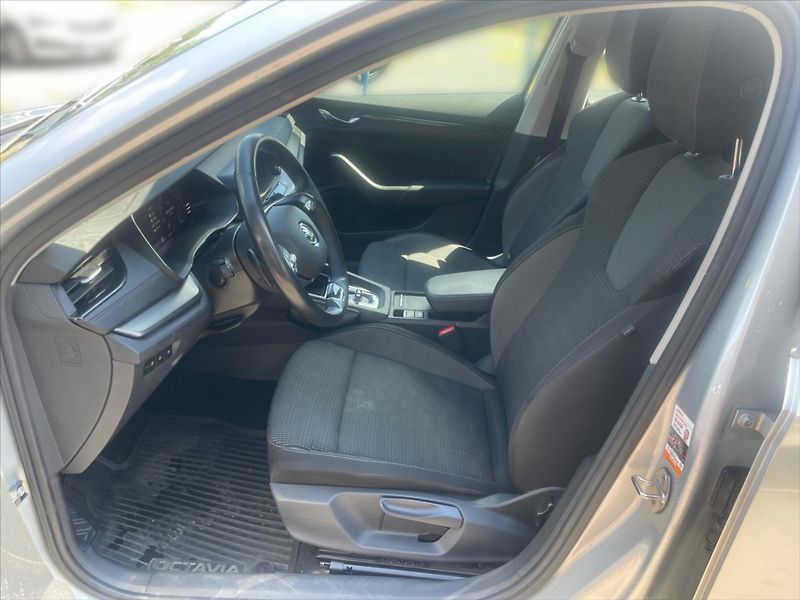 Škoda Octavia 2,0 TDI 110 Ambitition DSG - fotka 7 z 11