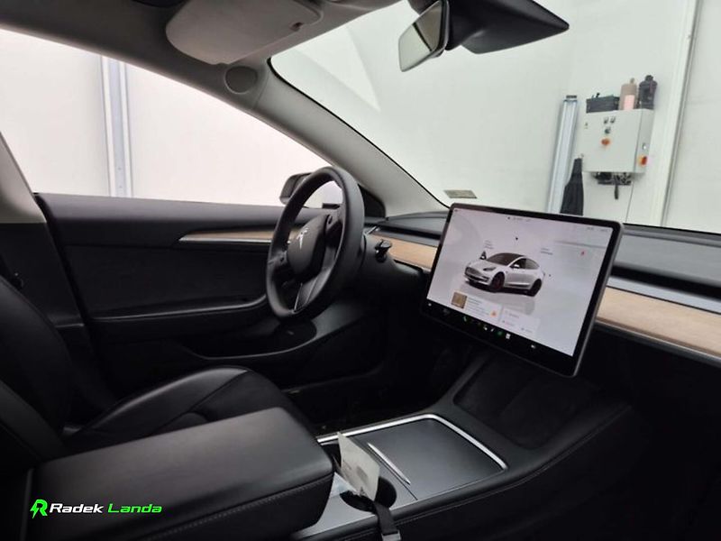 Tesla Model 3 (2022) FSD, AMD Ryzen, AWD - fotka 7 z 13