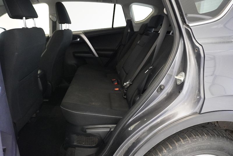 Toyota RAV4 2,5 HYBRID 4X2 AUT. - fotka 24 z 30