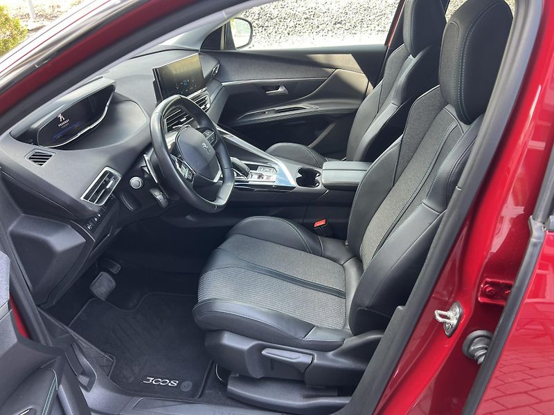 Peugeot 3008 (2022) 1.5 HDI 130K AUT ALLURE ČRNOVÉ - fotka 7 z 23