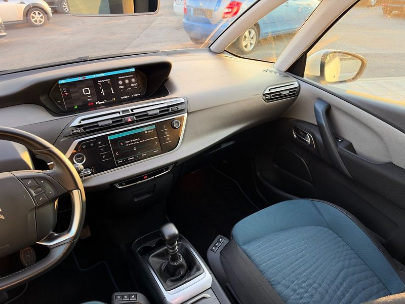 Citroën Grand C4 SpaceTourer (2019) 1.2 PureTech 96kW 7.Míst - fotka 16 z 30