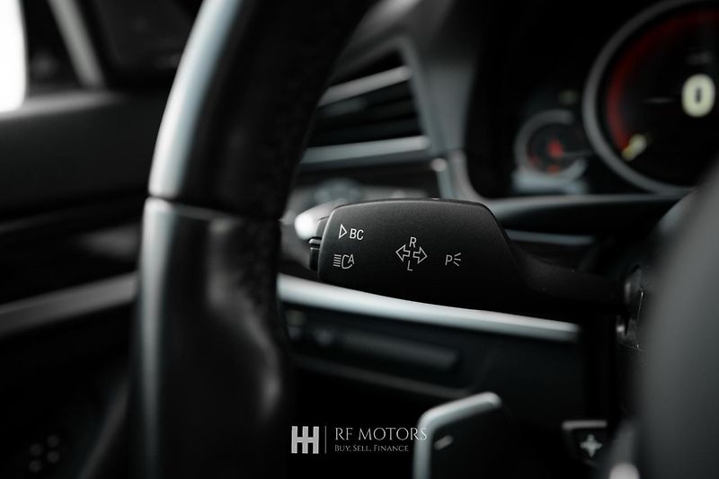 BMW Řada 5 (2013) M550d xDrive 280kW Touring - fotka 37 z 51