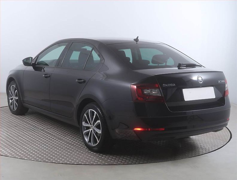Škoda Octavia (2020) Ambition 1.5 TSI, Serv.kniha - fotka 4 z 16