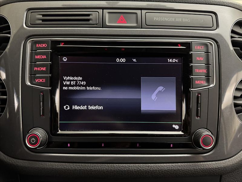 Volkswagen Tiguan 2,0 110kW 4X4 NAVI SERVIS TZ - fotka 21 z 41