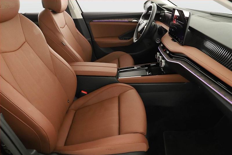 Škoda Superb (2024) 2.0 TDI, L&K, HUD, 360° - fotka 7 z 23